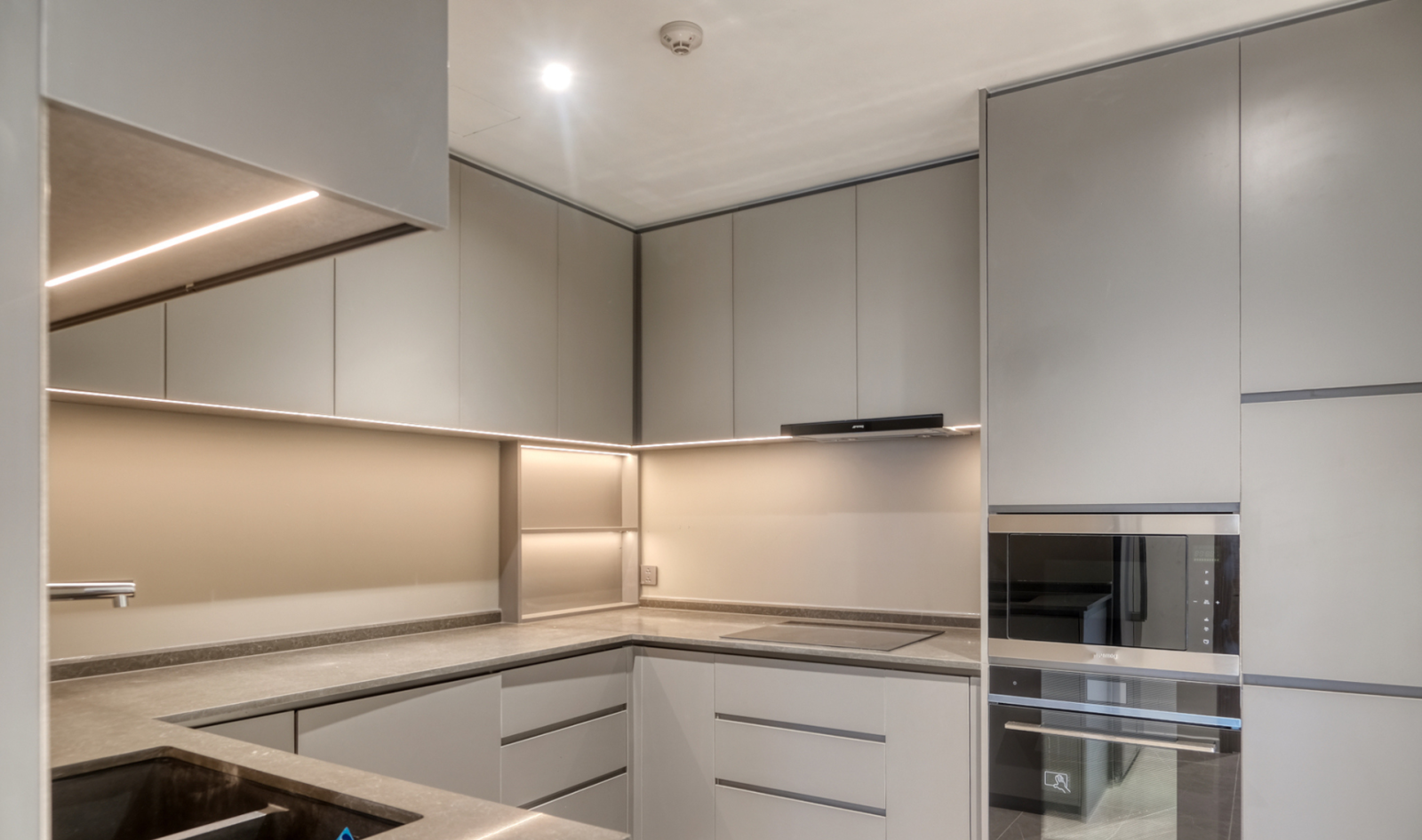 Khu vực bếp sang trọng tại dự án Opera Residence Thủ Thiêm